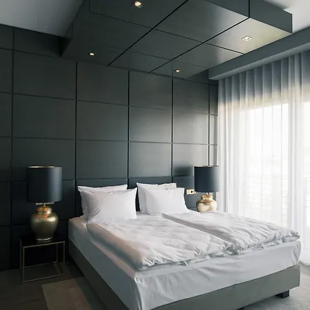 Monbijou Penthouse By Suite030